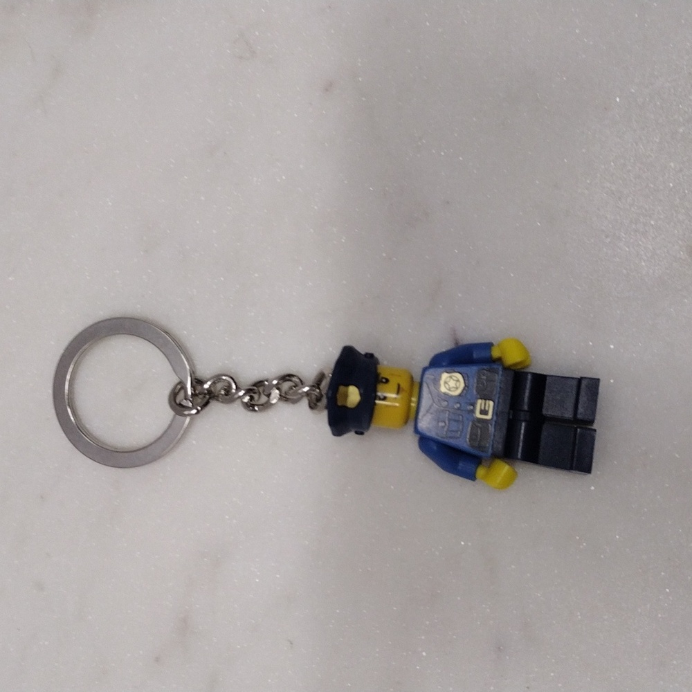 LEGO Legoland Keychains and Police Officer Bundle of 2 - Picture 5 of 6